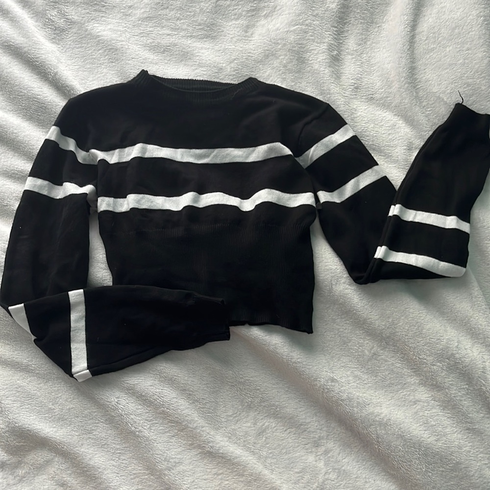 long sleeve crop black shirt